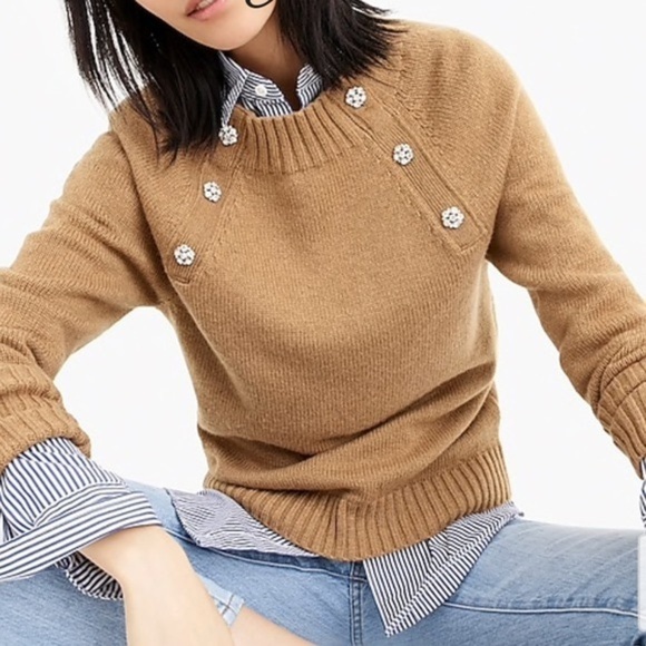 Crewneck sweater with jeweled buttons SzL - Picture 2 of 9